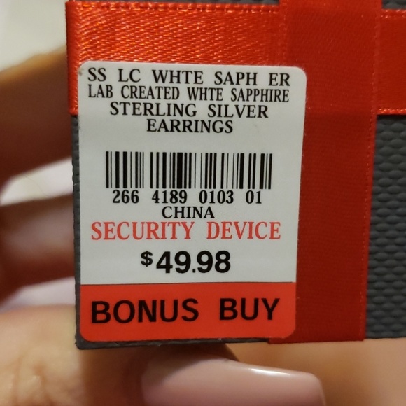 Diamond studs - Picture 3 of 3